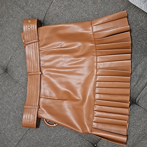 Zara faux leather pleated skirt - Picture 7 of 8